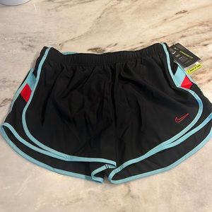 NEW Nike Womens standard for shorts Move To Zero Collection size - L